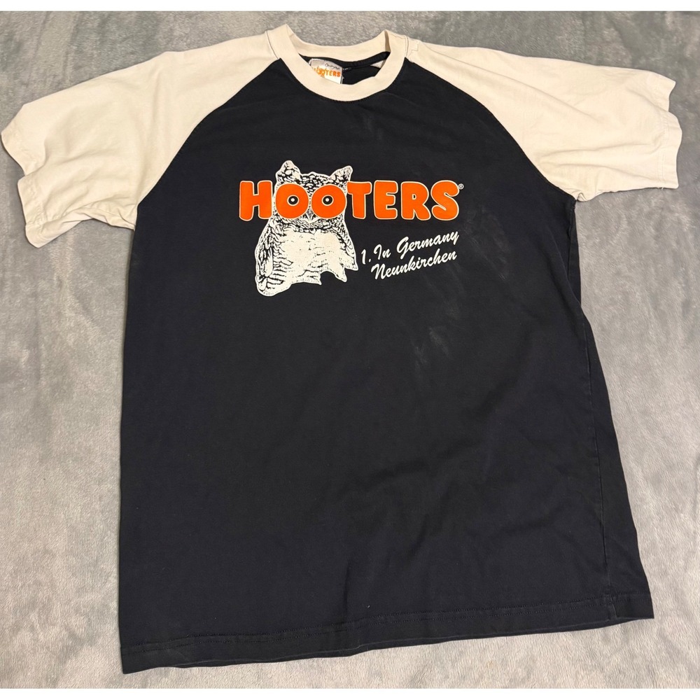 Vintage Hooters Germany Neunkirchen Raglan T-Shirt Mens XL Black Cream Baseball